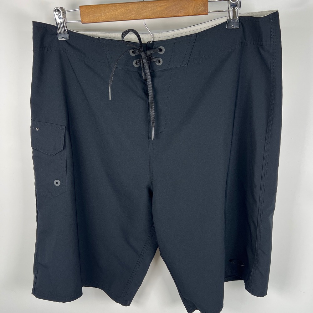 Oakley Mens Board Shorts Black Regular Fit Cargo Pocket Swim Trunks Size 36